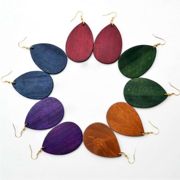 Wooden painted teardrop dangling statement earrings NWT olive green - Picture 2 of 2